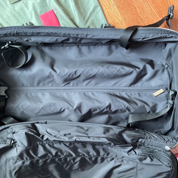 UNISEX !! VALENTINO GARAVANI LUGGAGE !! - Picture 8 of 16